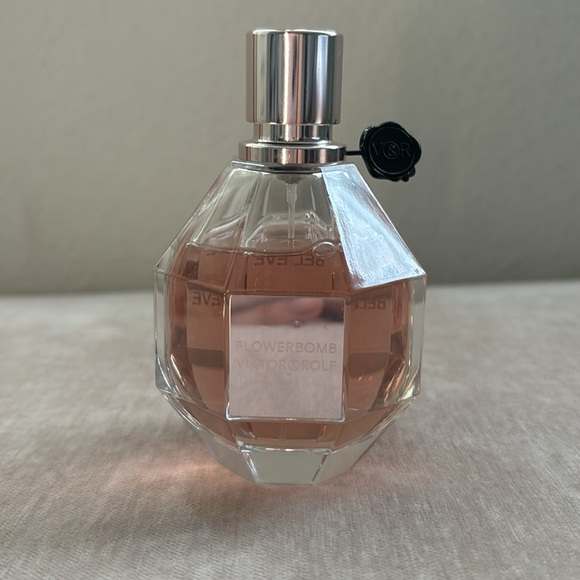 Viktor & Rolf Flowerbomb Eau de Parfum 3.4 oz - Picture 1 of 6